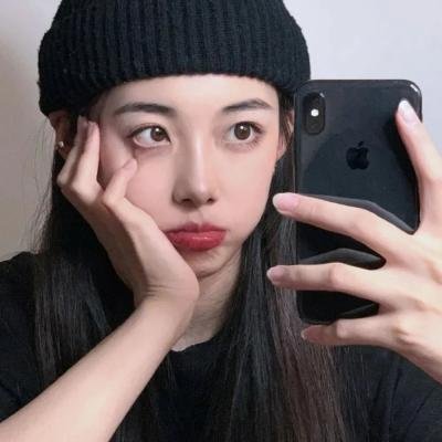 草丛中的人